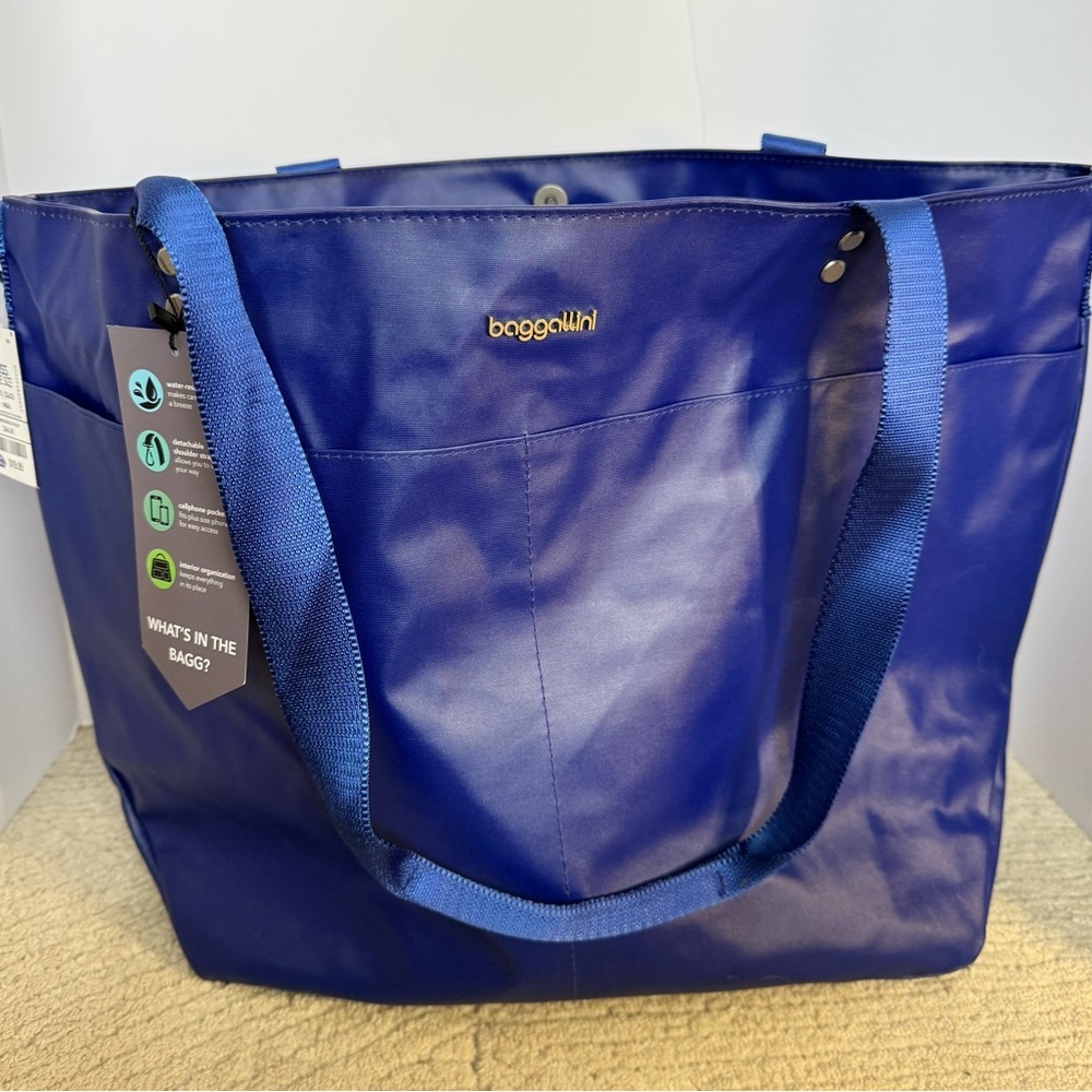 Baggallini Laminated carryall tote